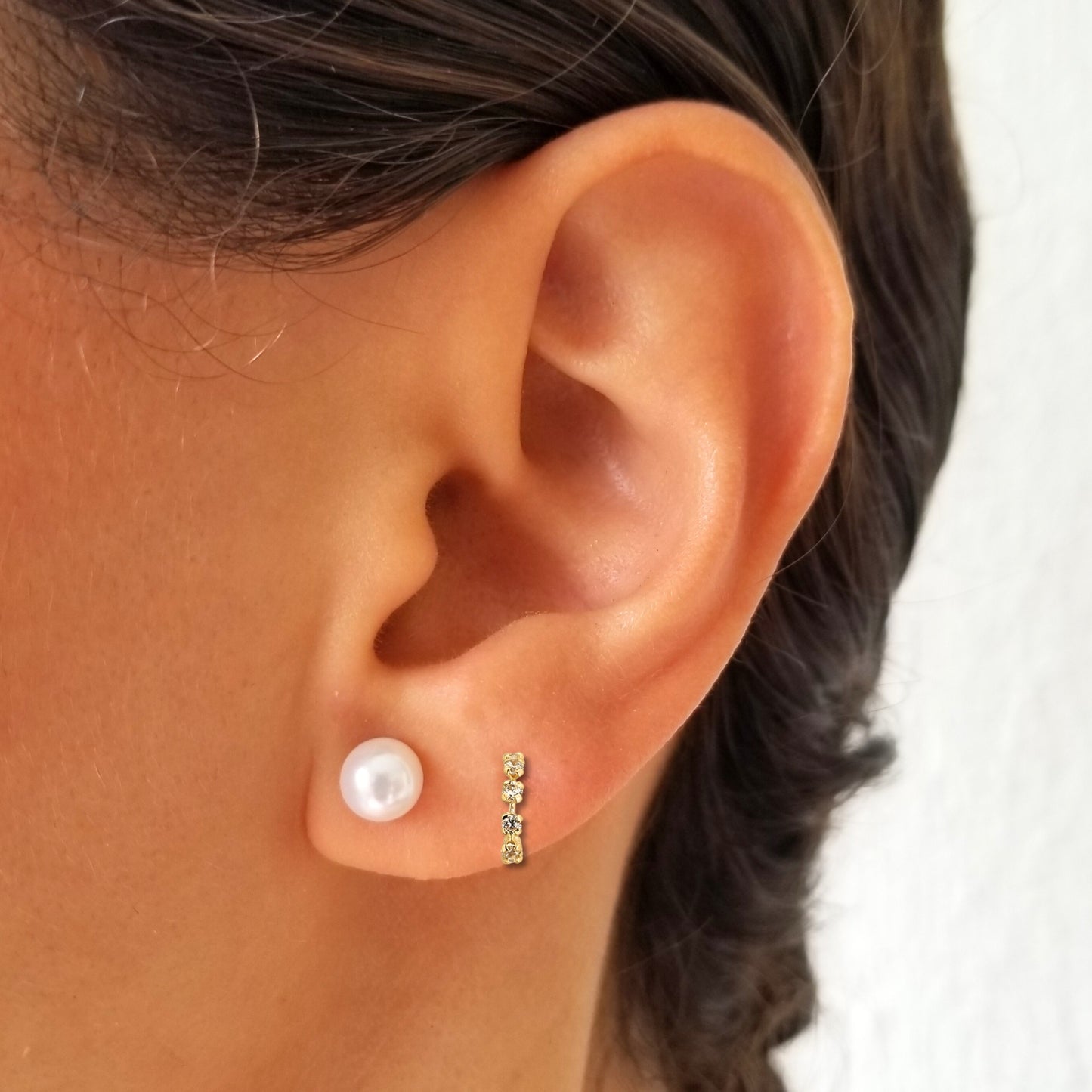 Aretes Huggie con Zirconias de Oro 10k a Elegir, Tipo Broquel