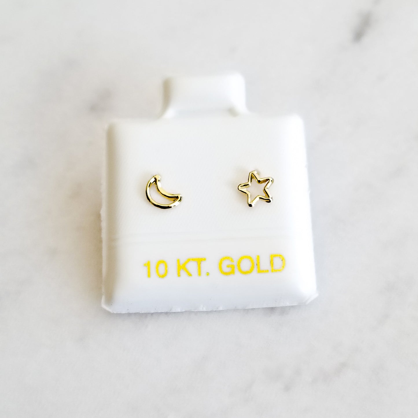 Broquel Luna y Estrella Silueta, Oro 10k (Par de Aretes)