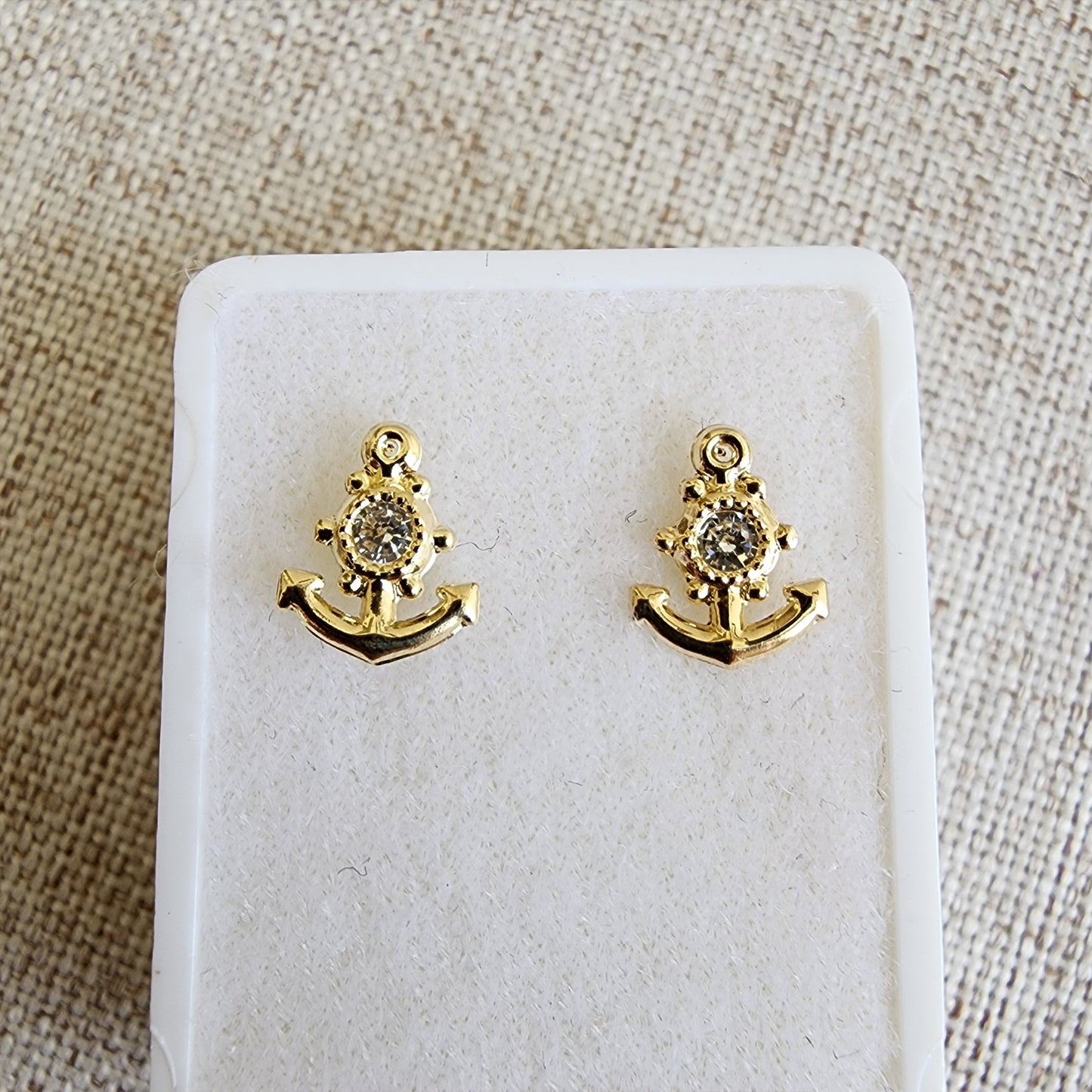 Aretes Ancla con Zirconia, Oro 10k Tipo Broquel