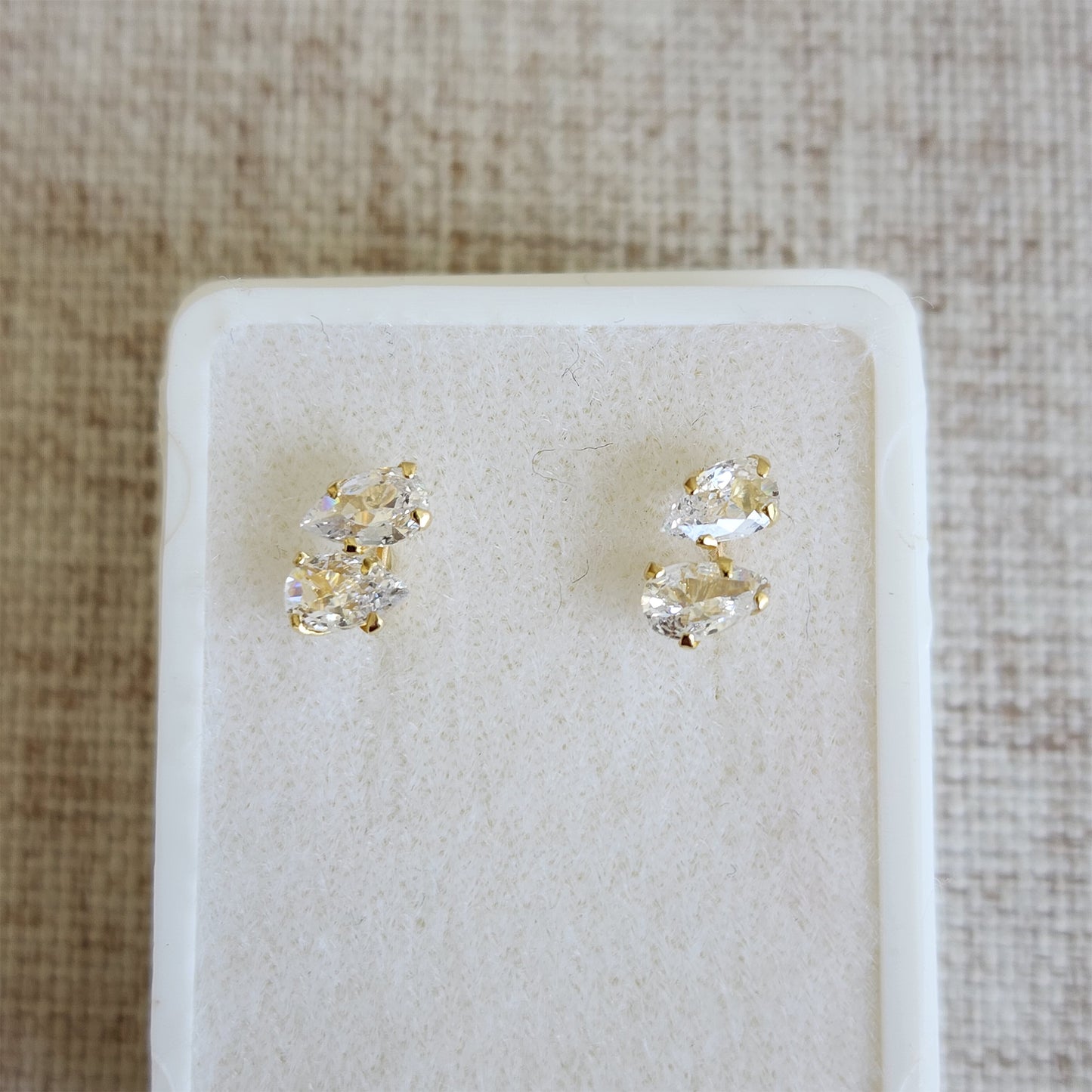 Aretes Zirconias Gota Blanco Oro 10k. Tipo Broquel
