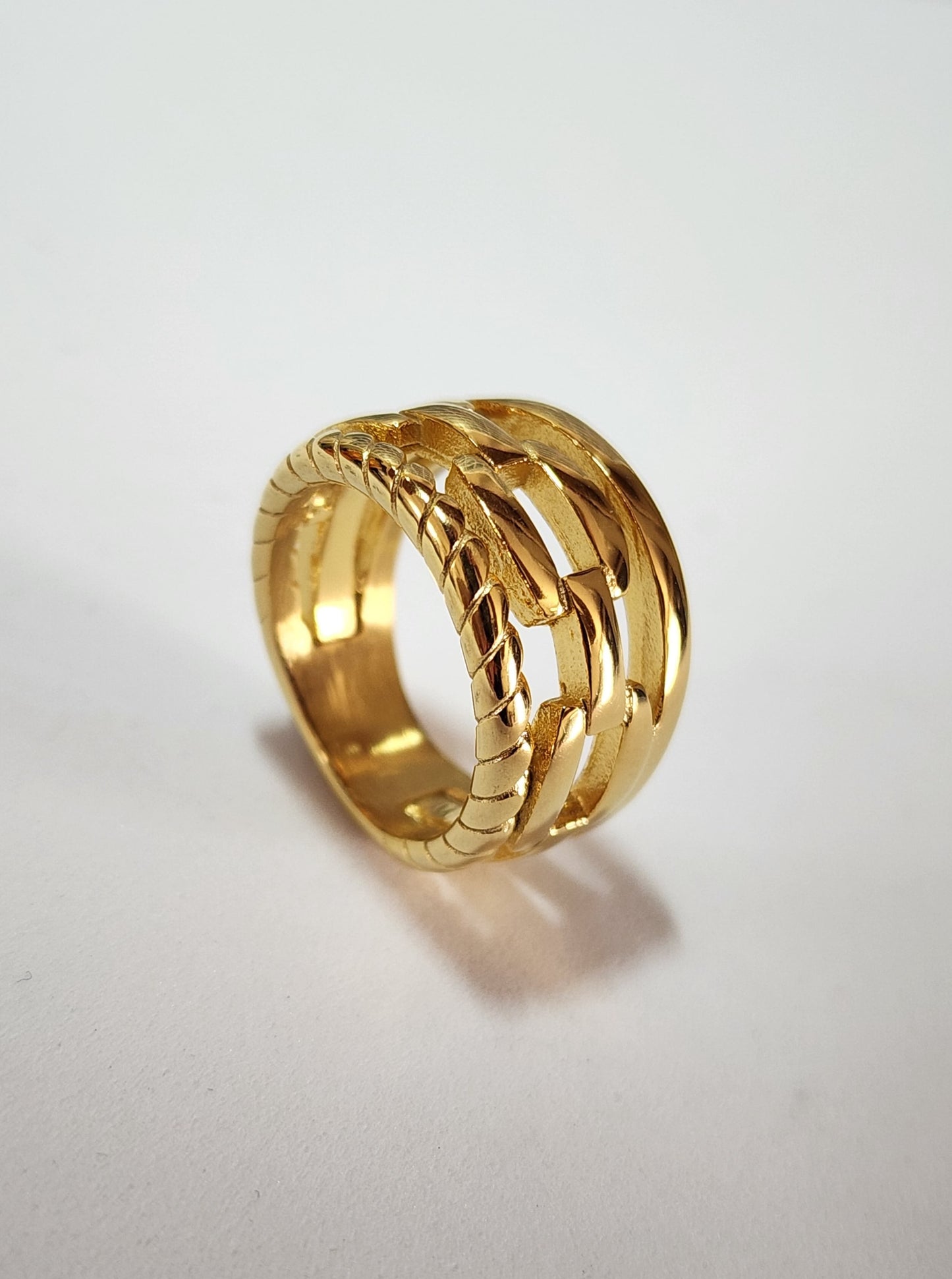 Anillo Eslabones Dorado Acero Inox.