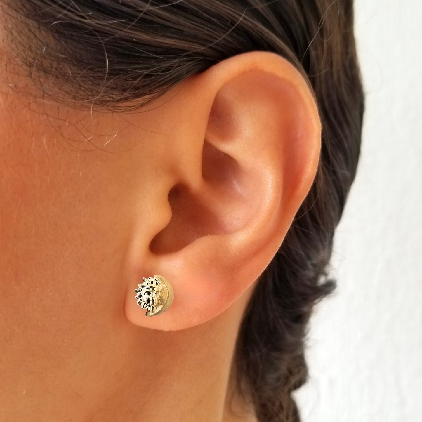 Aretes Oro 10K Broquel Eclipse Sol y Luna