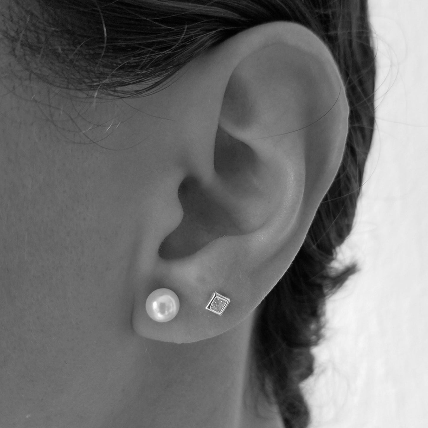 Cuadro zirconia con Bisel Oro 10k, Tipo Broquel
