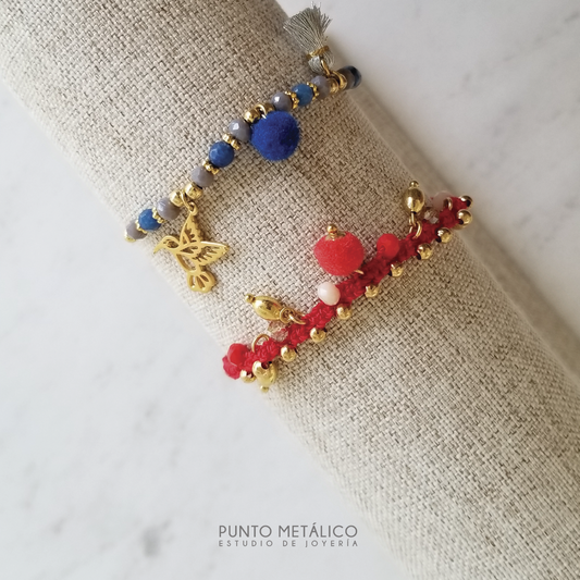 Pulsera macramé dijes