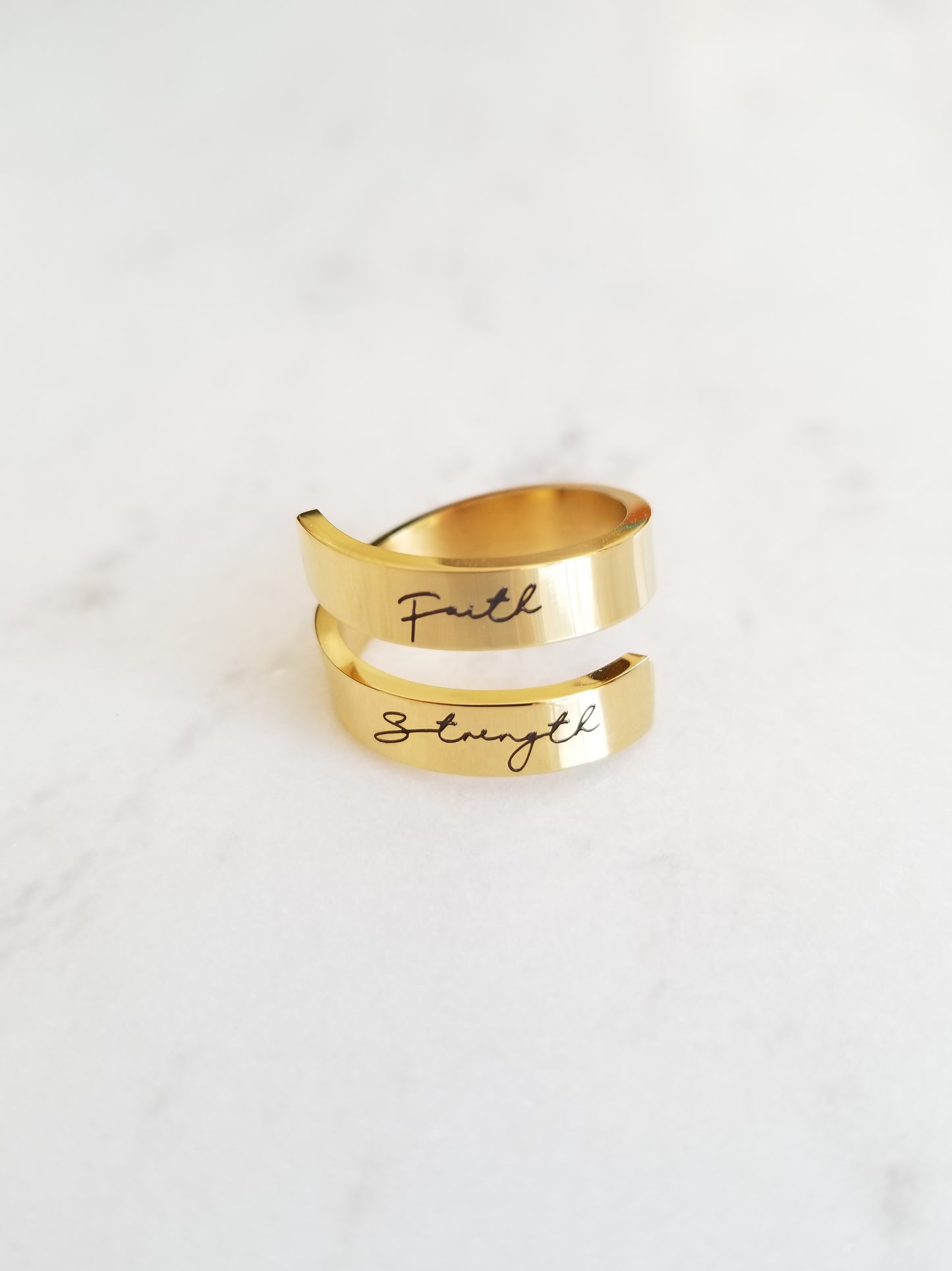 Anillo Personalizado Dorado (Única talla 7)