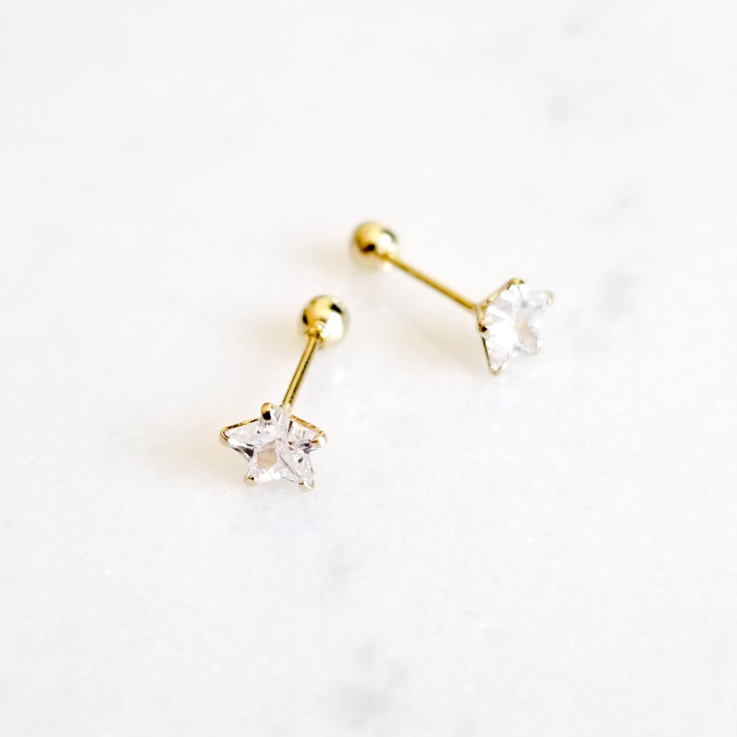 Aretes Estrella Zirconia, Oro 10K, Broquel (Par de aretes)