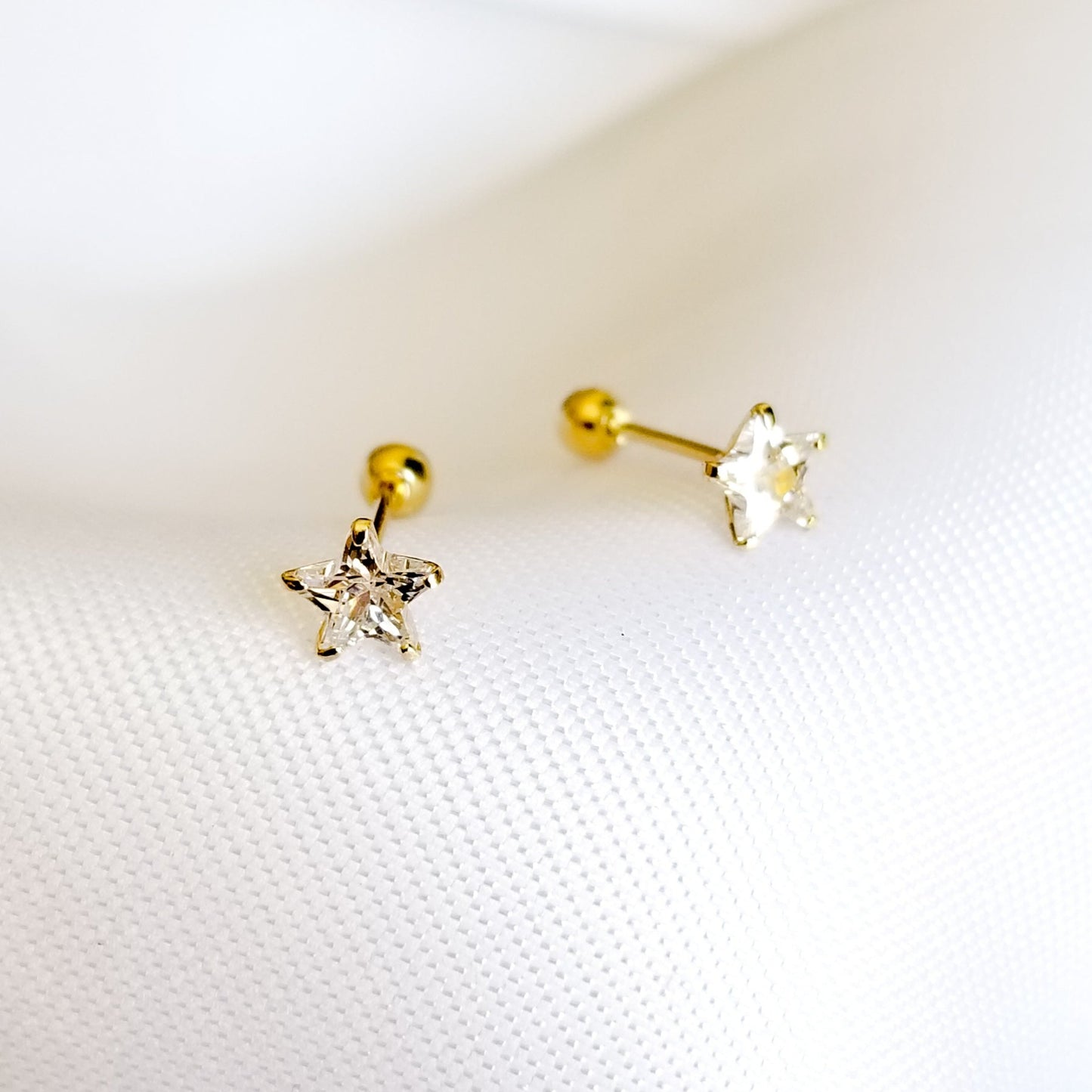 Aretes Estrella Zirconia, Oro 10K, Broquel (Par de aretes)